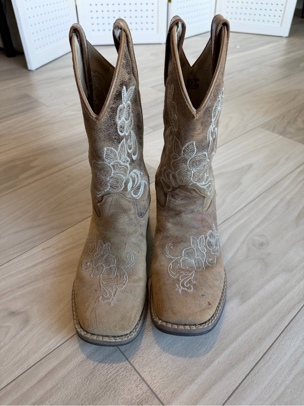 SHYANNE GIRLS' LITTLE LASY FLORAL EMBROIDERED WESTERN BOOTS - BROAD SQUARE TOE